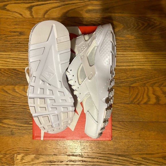 Nike Huarache Run (GS) White Training Shoe (Women’s) - Picture 5 of 5